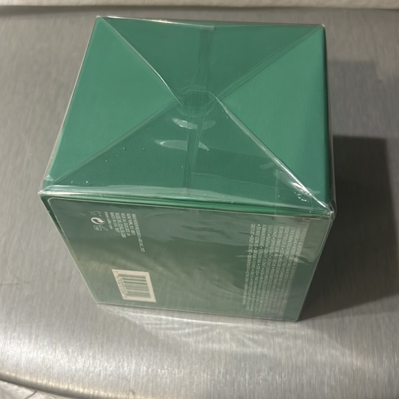 La Mer 3.4oz The Moisturizing Cream - Sealed in Box - Picture 3 of 3